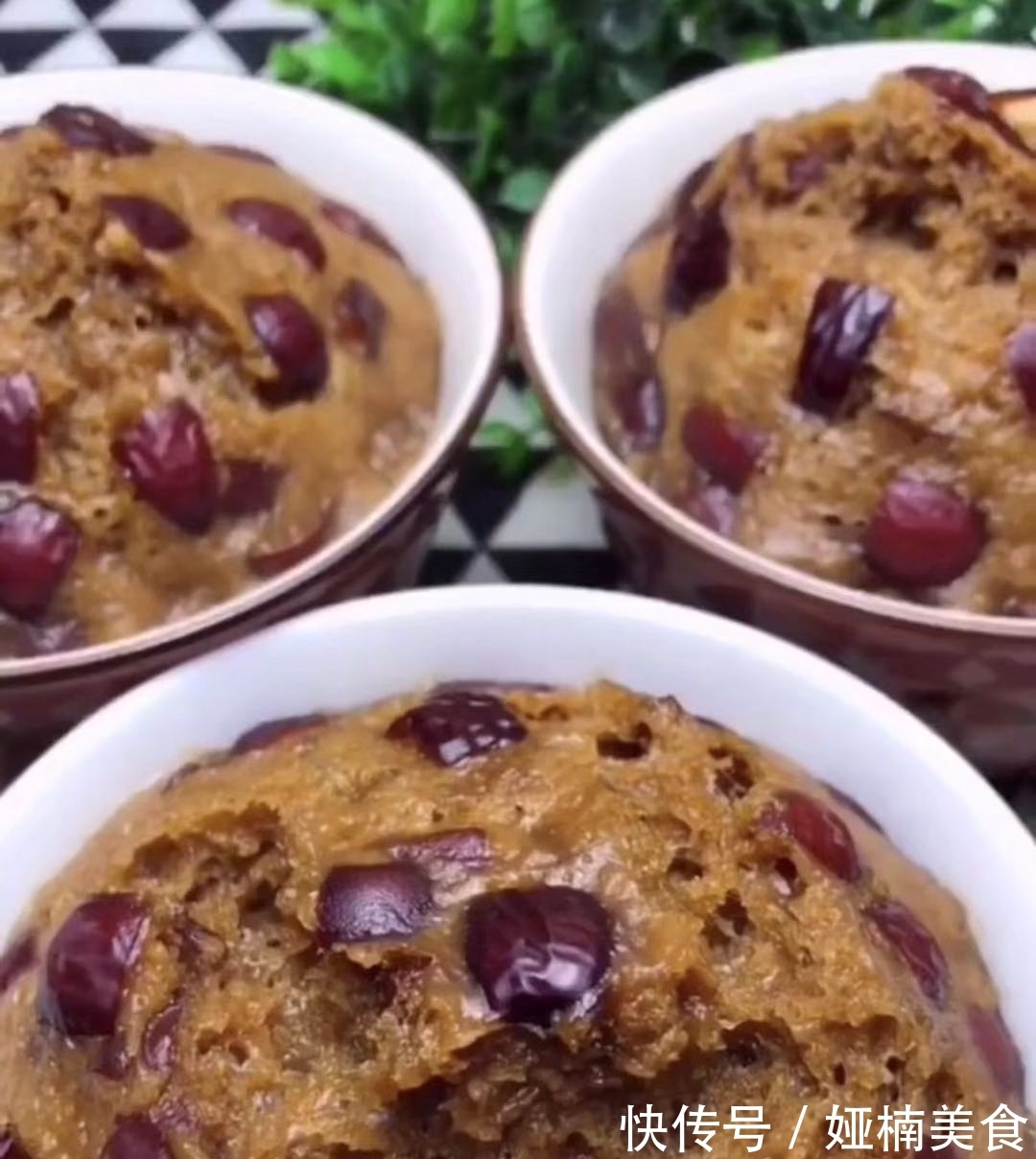 面糊|红糖大枣发糕，不用费劲揉面就能做出来，补血好吃两不误~