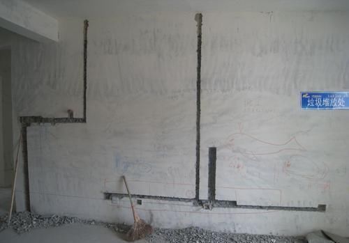 厚度|水电改完，墙上开的槽子用石膏封好还是水泥封好呢？