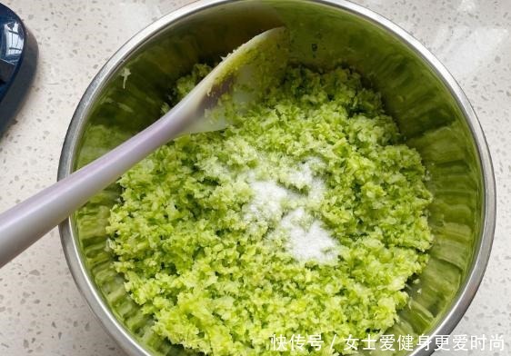 饺子馅|萝卜做饺子馅要不要焯水很多人弄错了,难怪包出来味道重不鲜甜
