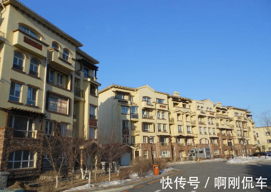楼盘|为啥聪明人选“小楼盘”，而不愿住“大楼盘”？行家的话点醒了我