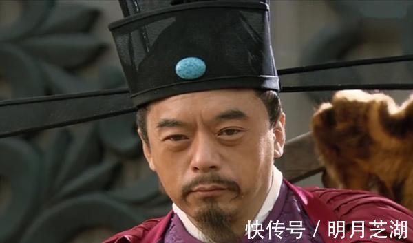 秦明@排名第十九的梁山好汉与秦明不分高下,面对关胜仅支撑十个回合