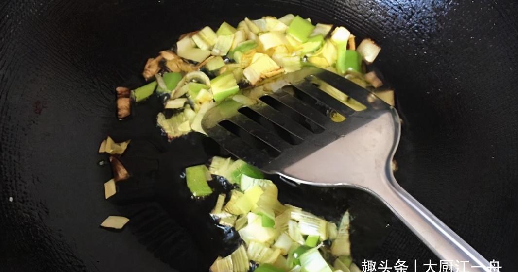 粉条|白菜炖粉条,做好吃可不简单,教你饭店独特做法,比吃肉还过瘾