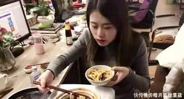 手抖症|被学校逼出的坚强,饮水机煮火锅,熨斗烤牛排,没试过叫大学生