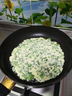 春季菜谱，韭菜鸡蛋饼，简单美味营养，一道不错的快手早餐