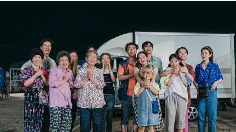 回看《海岸村恰恰恰》的多个配角，浓浓的人情味下引发共鸣