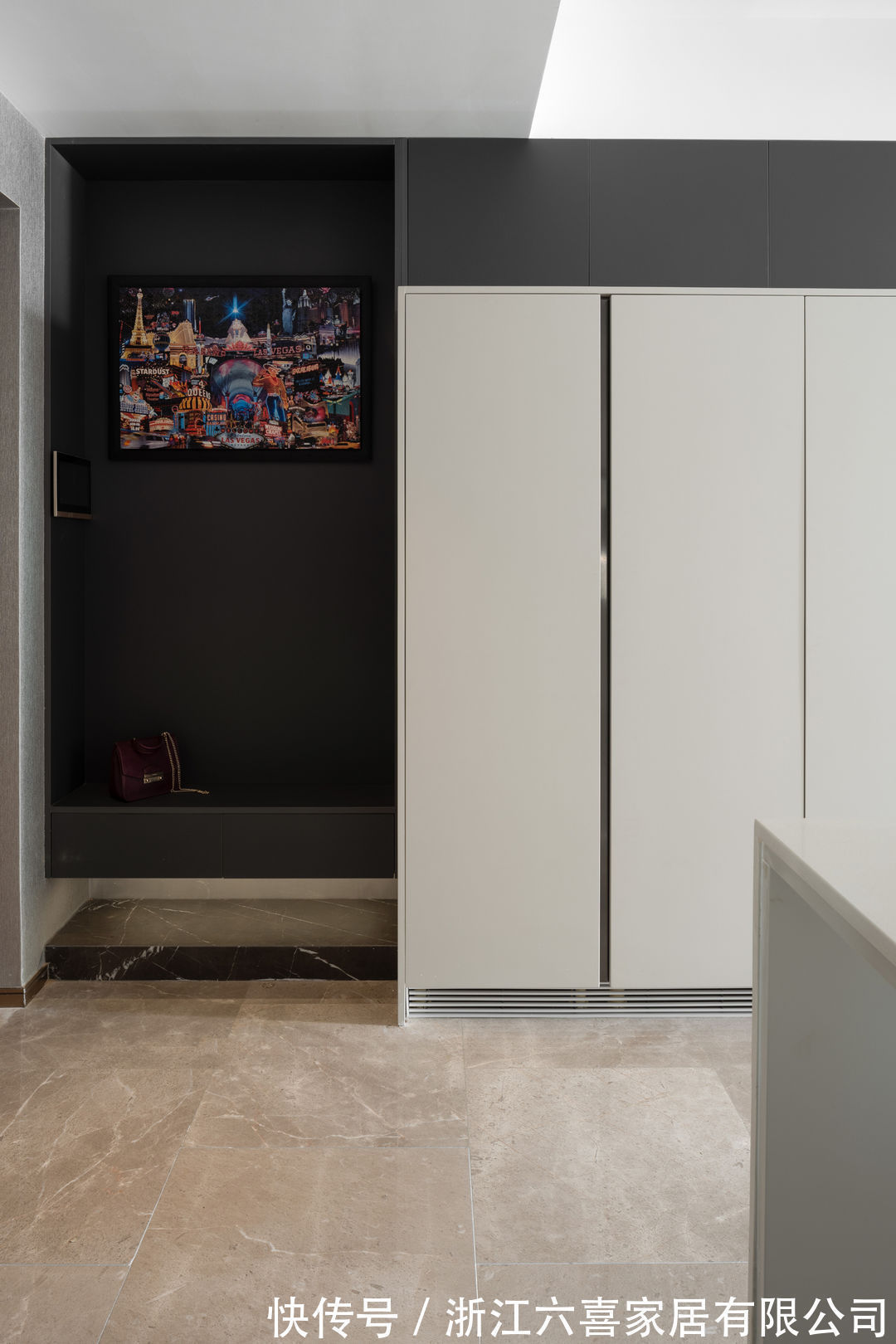 业主|嵌入式冰箱与玄关柜的无界组合，开放式厨房实现空间的通透和敞亮