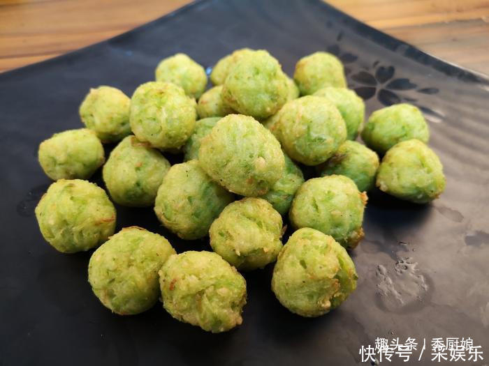  做萝卜丸子，有人用淀粉，有人用面粉，大厨都不对！如此做才香