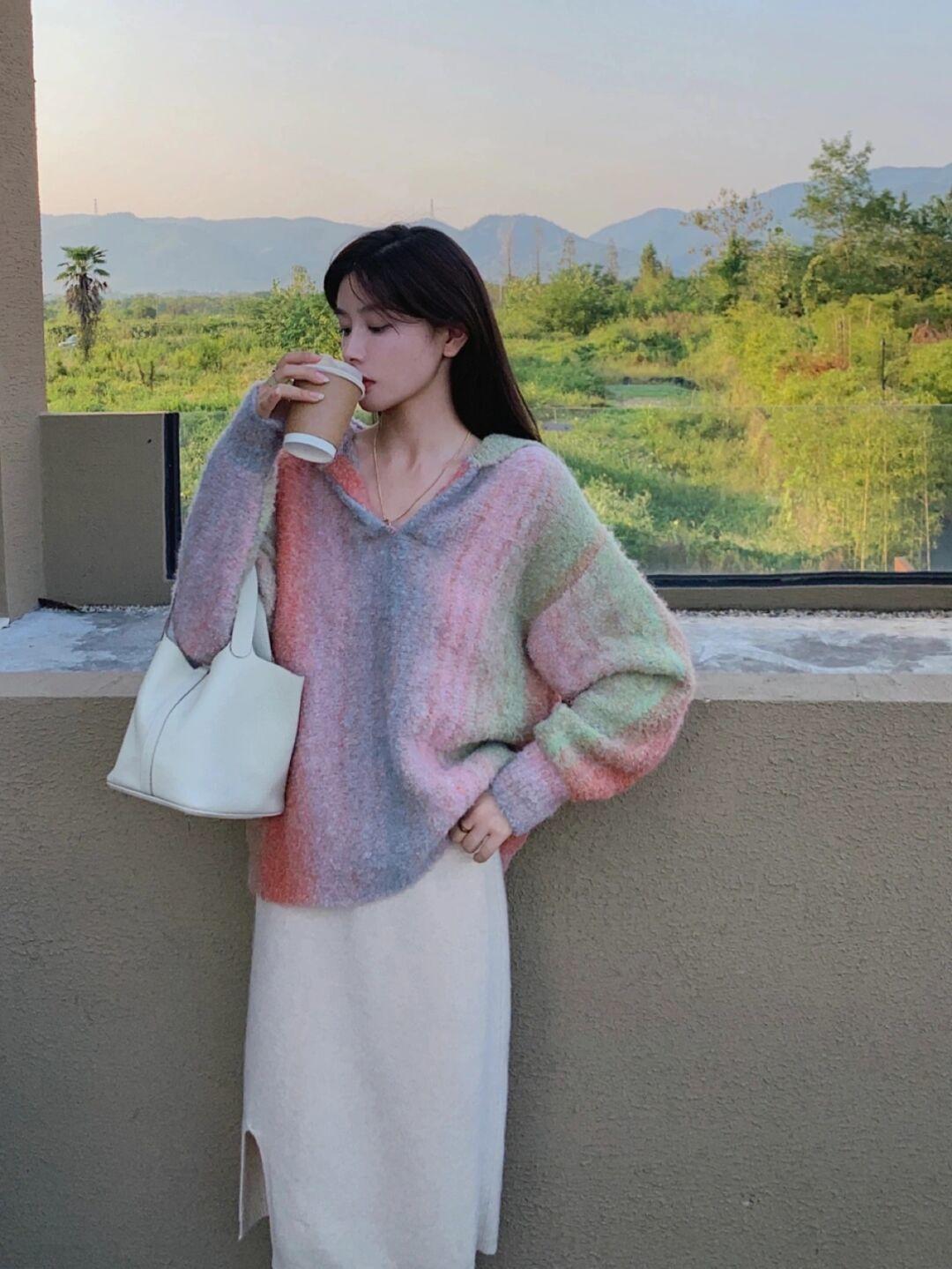 美眉|女人在冬季“买精不买多”,利用毛衣+半身裙来打造女性优雅气质