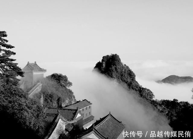 朱棣得知张三丰起死回生后,立刻派30万大军上武当山