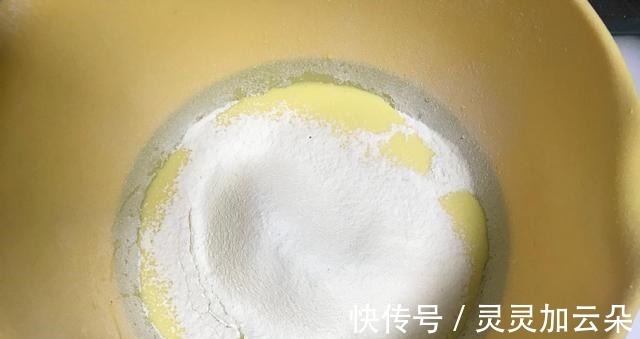 蛋黄|别去甜品店了，在家尝试着做这款无水蛋糕，口感细腻吃着放心！