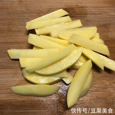 学会这样做干煸土豆豆角秒变大厨