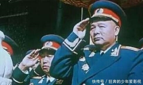 此人|此人原是陈赓手下的团长,25年后两人同成大将,他级别比陈赓还高!