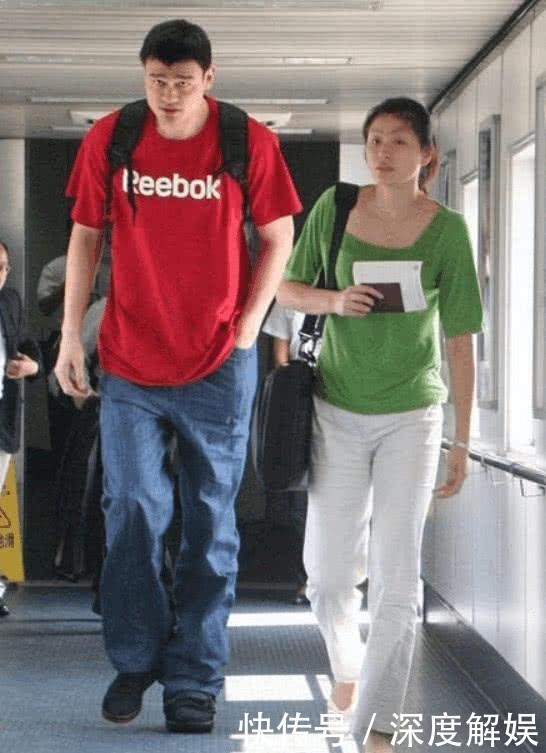 女儿|姚明女儿身高怡人,出落得婷婷玉立,大长腿吸睛