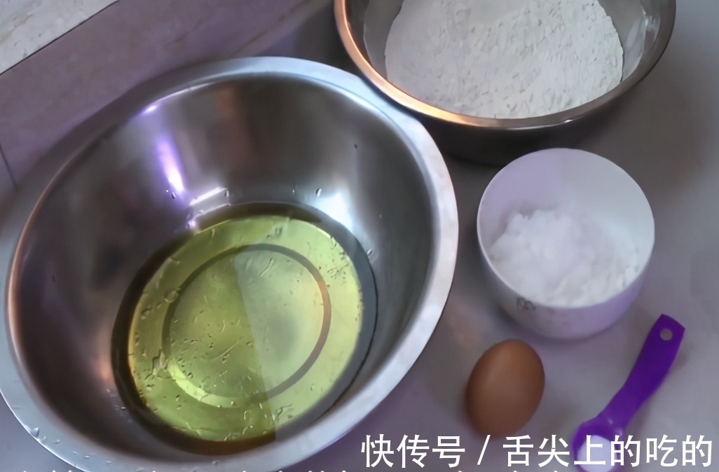 面团|老式五仁月饼的家常制作方法，馅料十足，做法简单，美味可口