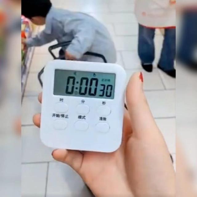 孩子|小男孩考高分被奖励“随意购物”30秒火了,网友:争分夺秒挑零食