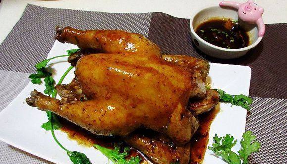 腌制|老婆把整只鸡扔进电饭煲,不加一滴水,出锅后家人连骨头都说好吃