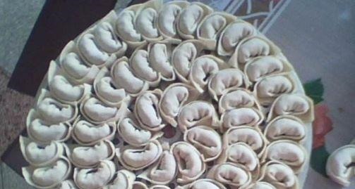 饺子做好后别直接放冰箱，教你简单2招，不粘连不开裂能放1个月！