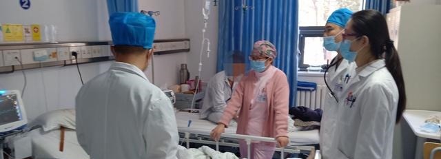 心脏中心|16岁初中生突然不能活动,医生从他体内抽出红色液体