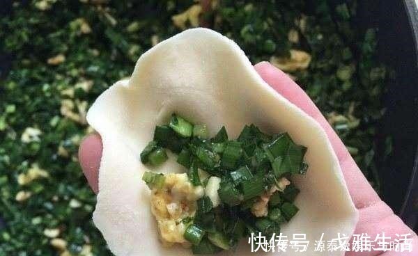 调韭菜鸡蛋馅时,最忌放这2种料,却有很多人爱放,难怪饺子不香