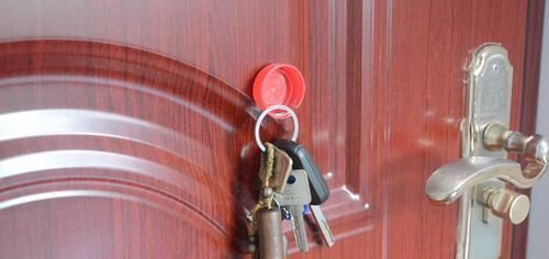 忘记|出门总是忘记带钥匙，只需一个塑料瓶盖，轻松解决大烦恼，学学吧