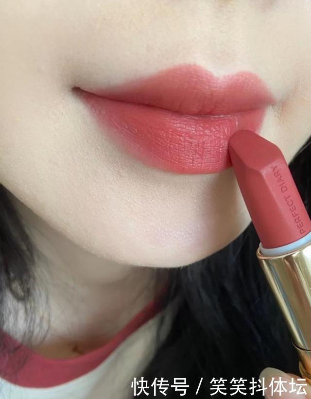 平价|让人看不出是平价口红的牌子,黄皮涂也好看,上街还会被人问色号