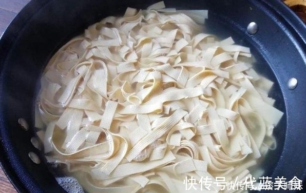 这菜,一斤9毛,钙是牛奶的4倍,鸡蛋的8倍,家里老人孩子要常吃