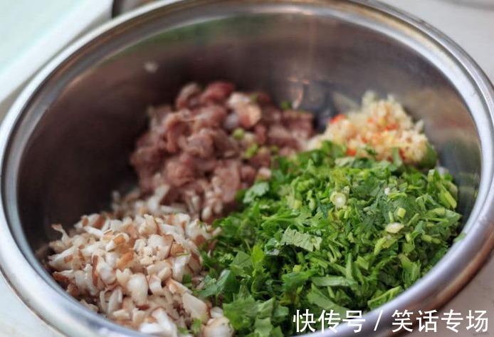 饺子不好吃,关键是馅,调馅时多加2样调料,保准煮的饺子美味!