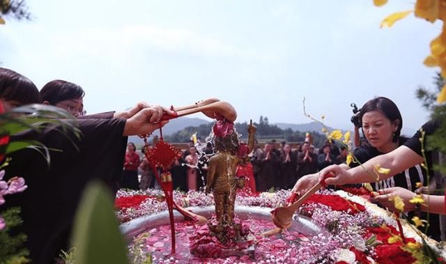 绍兴有“皇家风格”的寺庙，与海天佛国相呼应，可接待300万香客