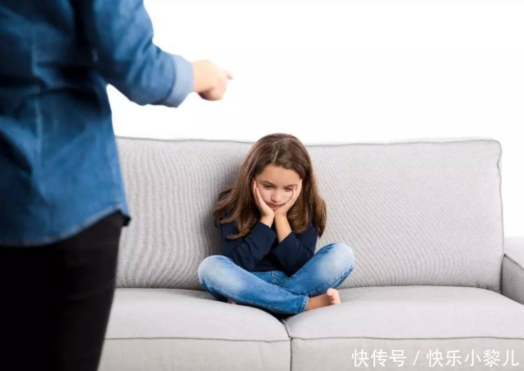 孩子|儿子一上学就喊肚子疼,父母责怪孩子骗人,知道真相后父母很自责