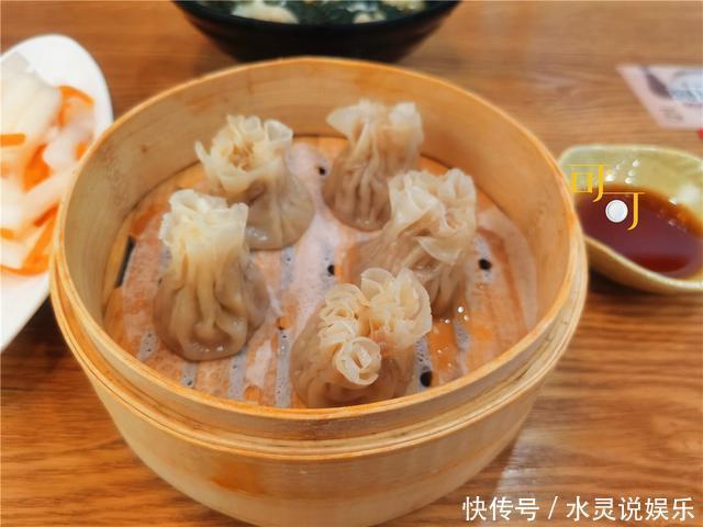 菜花|加班后一个人的晚餐,点了三样菜花了29元,感觉吃得特别舒服