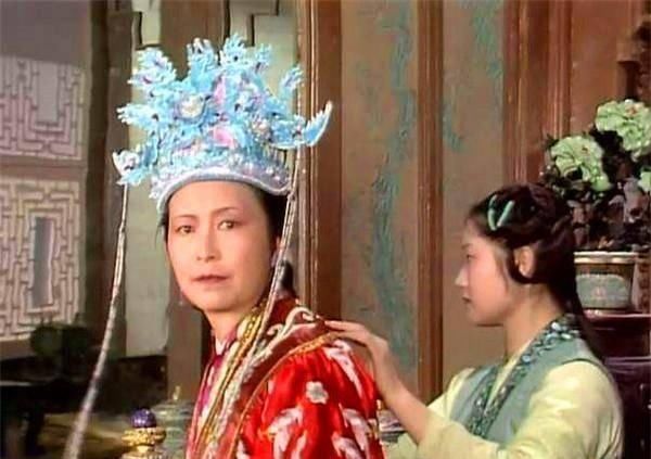 金钏儿@她是红楼梦中隐藏最深的大灰狼,比王熙凤狠100倍,贾府最大的祸根