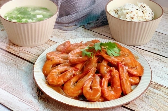 用啤酒来焖虾吃，入味不油腻，操作简单，太好吃了