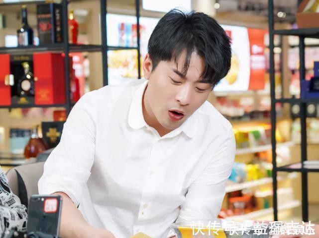 知假卖假|再次上演煽情戏码！辛巴带领众多主播，在直播间里流泪唱歌