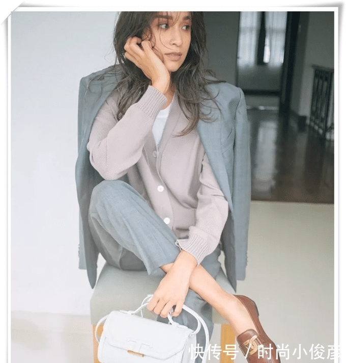 风格 女人上了年纪，少穿运动鞋，多选这3款，提升气质