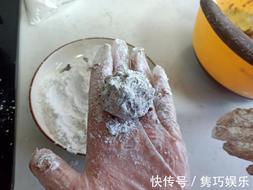 糯米粉|最近迷上1个新早餐,滚一滚,蒸一蒸,软糯香甜又简单,我吃了6个