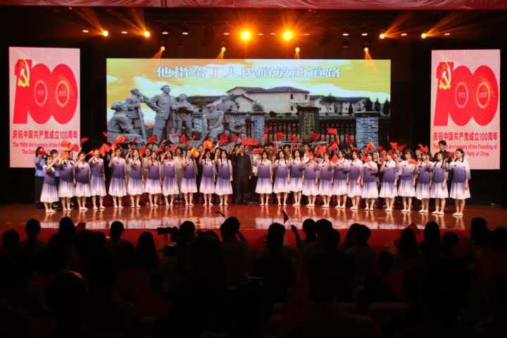 暨阳学院|红色故事搬上舞台 师生自编自导自演舞台剧《俞秀松》