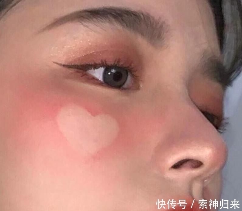 女生想要养出“干净脸”,建议睡前做这4件事,皮肤白皙更水嫩