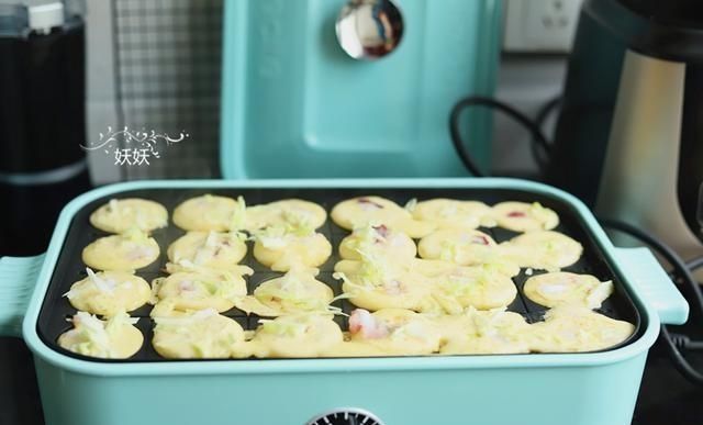 风靡小吃街的章鱼小丸子,在家自己做,超简单,一次就成功了