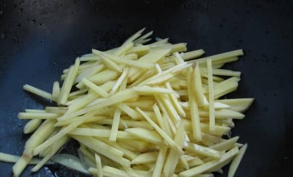  土豆加此物一起吃，下饭又美味，排出体内垃圾，清肠瘦身又细腰