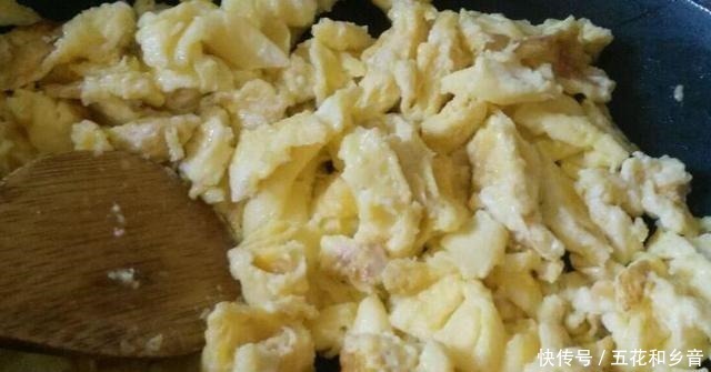 冬天,多吃此菜,维C是苹果5倍,锌是猪肝6倍,包成包子最好吃