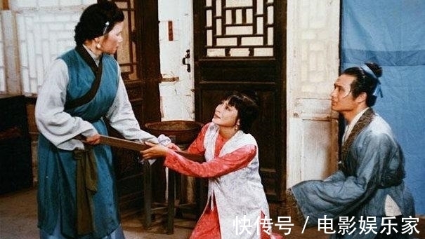 查抄@红楼梦:引发查抄大观园的绣春囊到底是谁的?王熙凤早说出答案