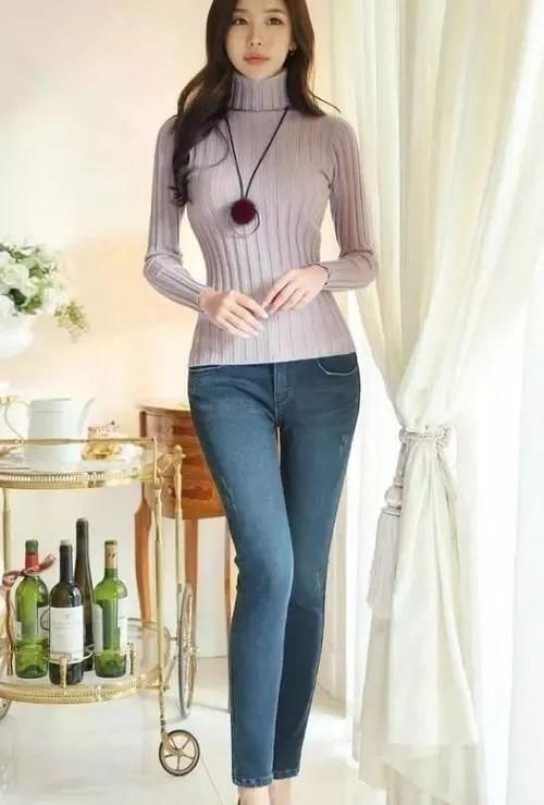 牛仔裤小姐姐,展现优雅女神范儿,甜美饱满!