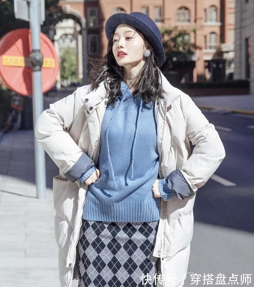 半身裙 “羽绒+半裙”不靠谱?穿了你就知有多美,50岁女人寒冬都能驾驭