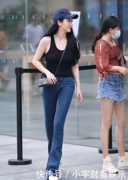 紧身|性感对于可爱来说,更有一份诱人的魅力,紧身牛仔裤真的很好看