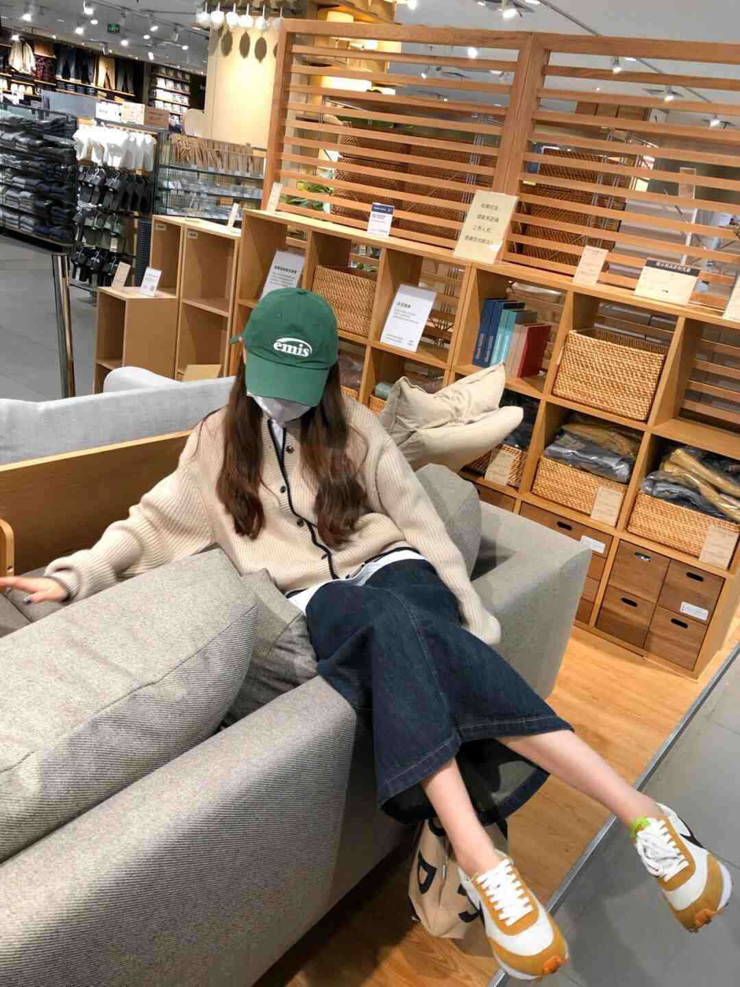 大长腿 毛衣+半身裙是真火!今年冬天这样穿,真的美到没朋友