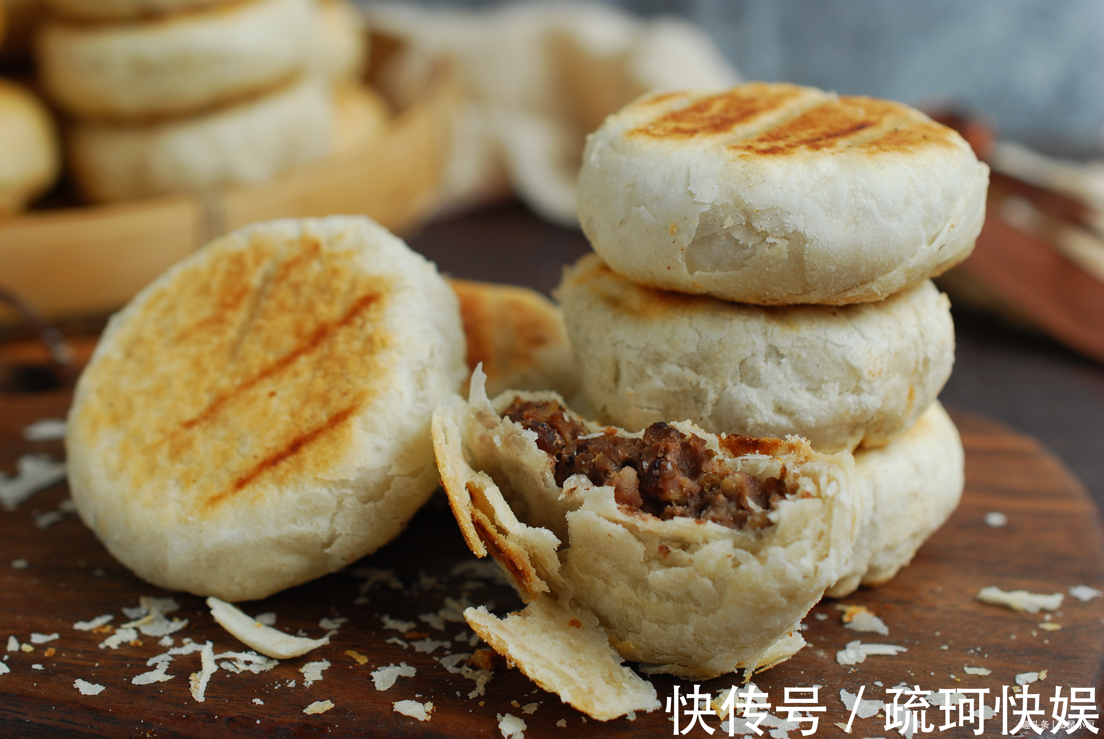 面团|家里有电饼铛吗来做个红豆酥吧，一碰就掉渣，比烤箱版还好吃