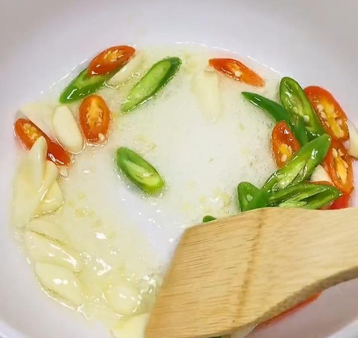 有道菜很多人瞧不上,其实营养丰富,清爽香嫩又开胃,好吃到舔碗