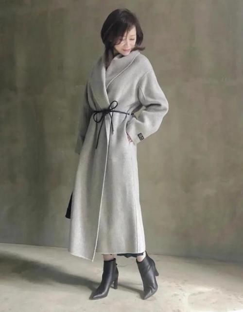 五十岁女人早春穿什么衣服？