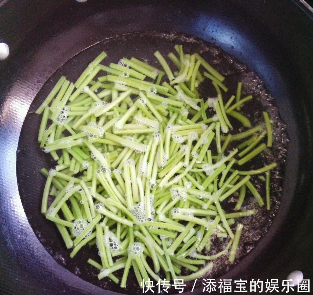 大蒜|此菜是“碱性蔬菜”,吃啥都不如多吃点此菜,很多人都扔掉了