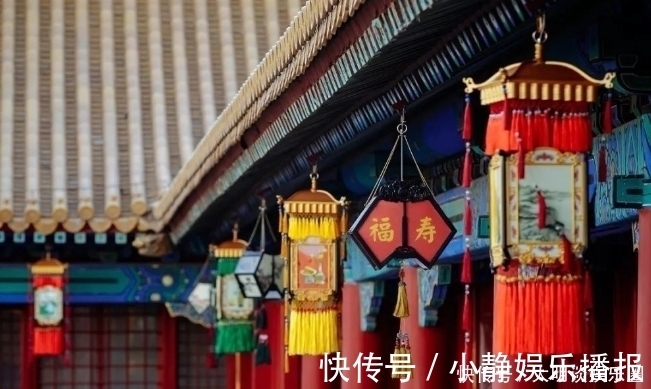 故宫|日本女孩游故宫时发现一幅壁画,看后顿时愣住:这女孩难道不是我